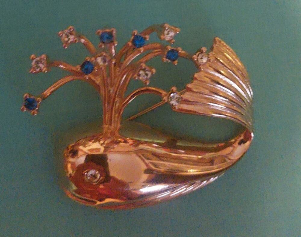 vintage signed Erwin Pearl brooch
